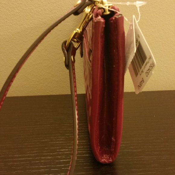 Gorgeous Coach Peyton Embossed Clutch - Picture 8 of 8